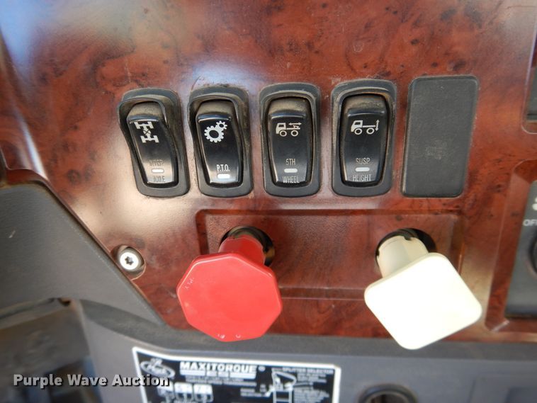 image for item DG1521 2012 Mack CHU613  semi truck