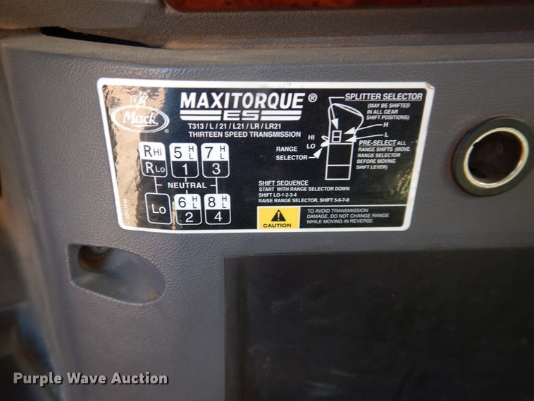 image for item DG1521 2012 Mack CHU613  semi truck