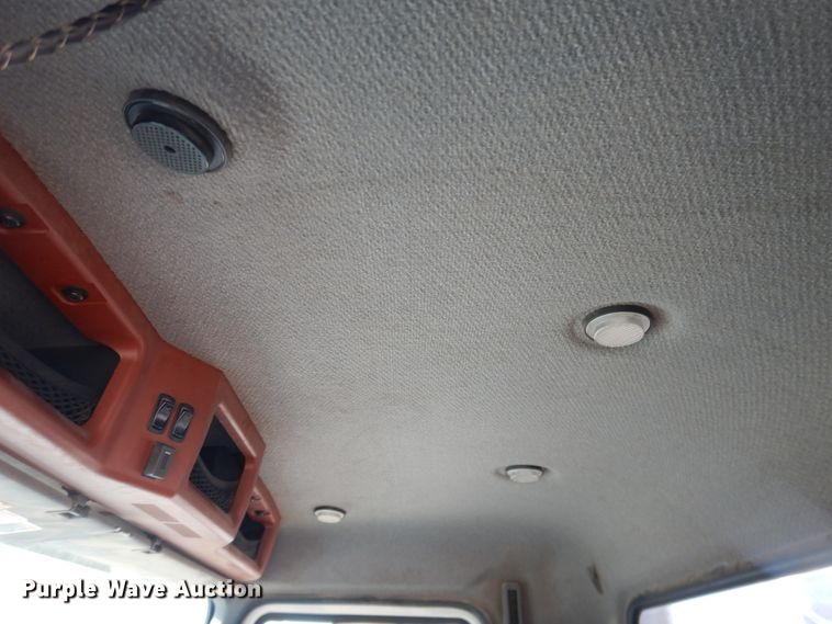 image for item DG1521 2012 Mack CHU613  semi truck