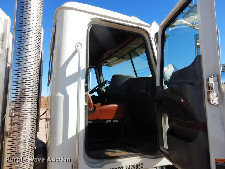 image for item DG1521 2012 Mack CHU613  semi truck