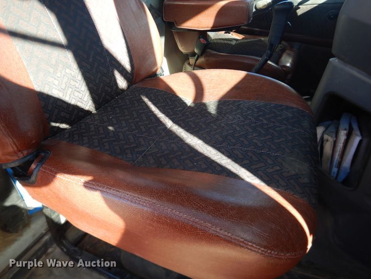 image for item DG1521 2012 Mack CHU613  semi truck