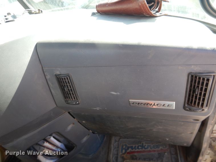 image for item DG1521 2012 Mack CHU613  semi truck