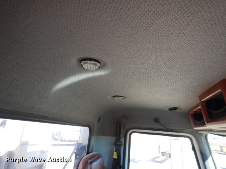 image for item DG1521 2012 Mack CHU613  semi truck