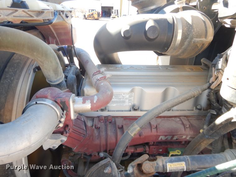 image for item DG1521 2012 Mack CHU613  semi truck