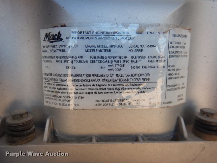 image for item DG1521 2012 Mack CHU613  semi truck