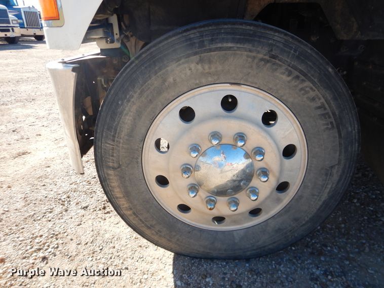 image for item DG1521 2012 Mack CHU613  semi truck