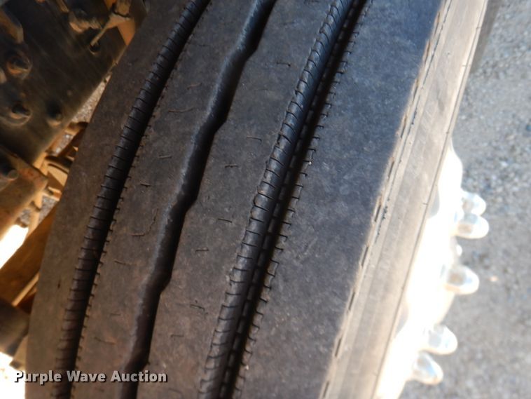 image for item DG1521 2012 Mack CHU613  semi truck