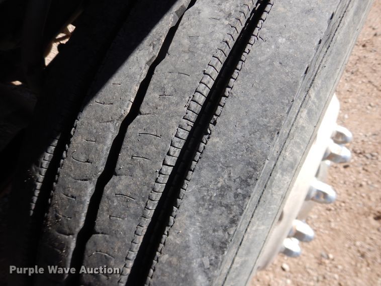 image for item DG1521 2012 Mack CHU613  semi truck