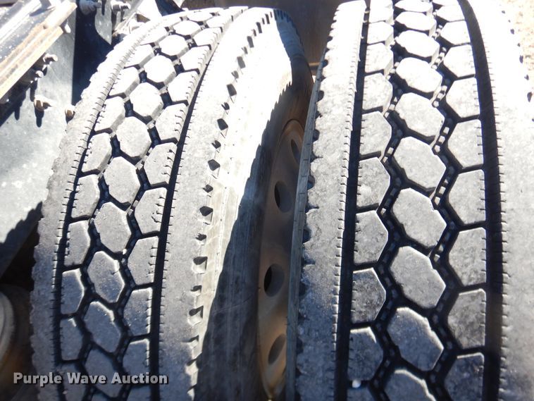 image for item DG1521 2012 Mack CHU613  semi truck