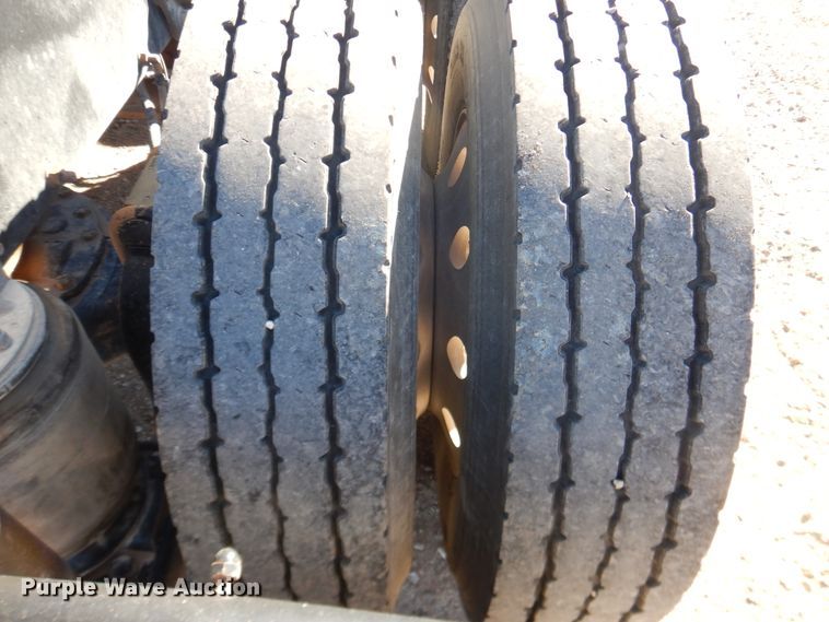 image for item DG1521 2012 Mack CHU613  semi truck