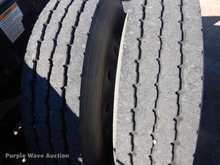 image for item DG1521 2012 Mack CHU613  semi truck