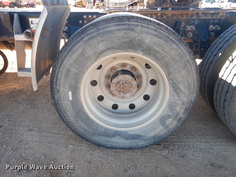 image for item DG1521 2012 Mack CHU613  semi truck