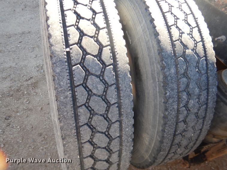 image for item DG1521 2012 Mack CHU613  semi truck