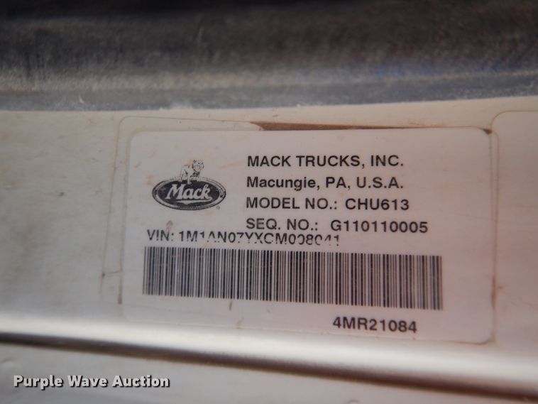 image for item DG1521 2012 Mack CHU613  semi truck