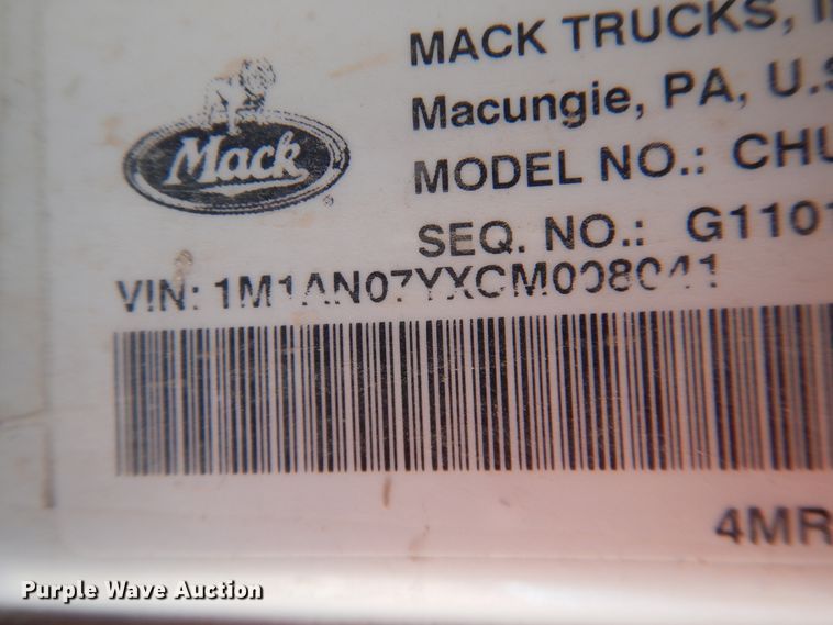 image for item DG1521 2012 Mack CHU613  semi truck