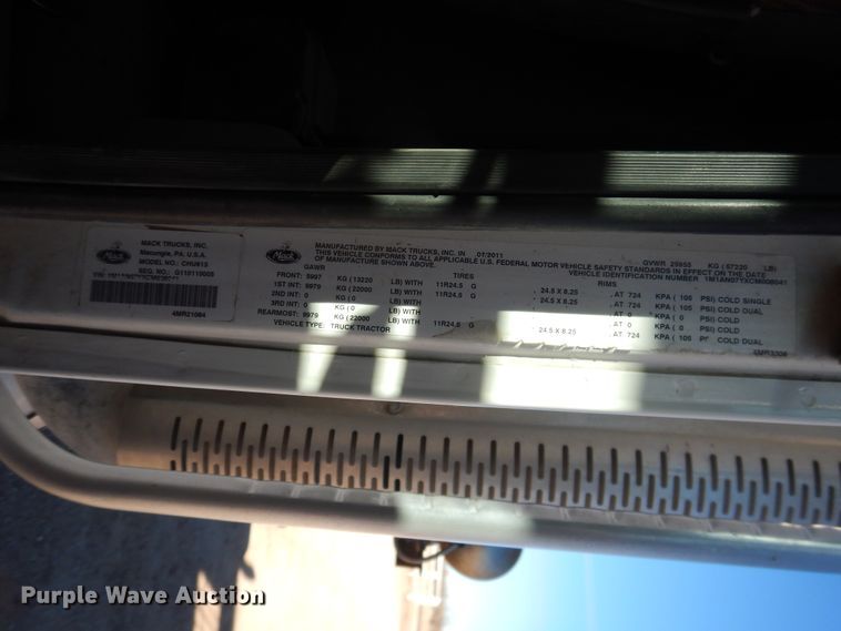 image for item DG1521 2012 Mack CHU613  semi truck