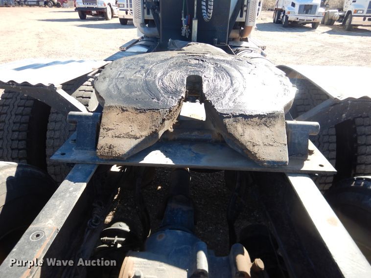 image for item DG1522 2015 Mack CHU613  semi truck