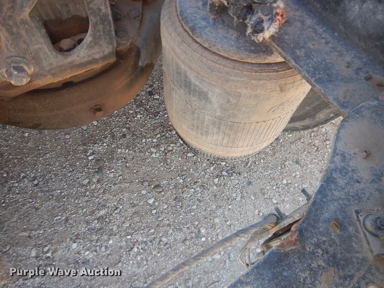 image for item DG1522 2015 Mack CHU613  semi truck