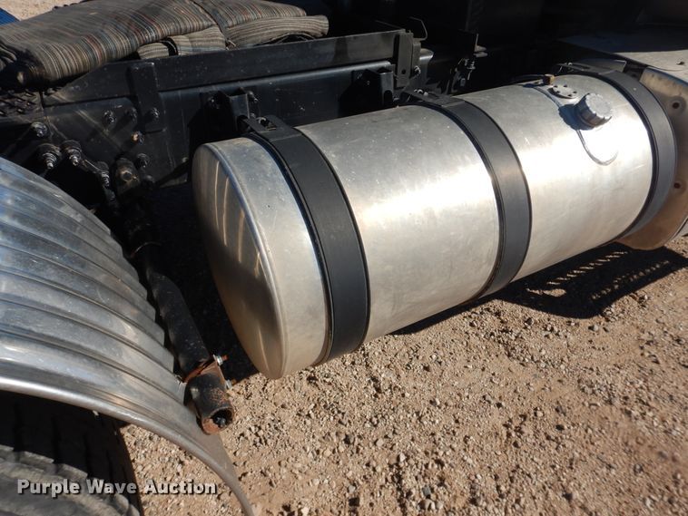 image for item DG1522 2015 Mack CHU613  semi truck