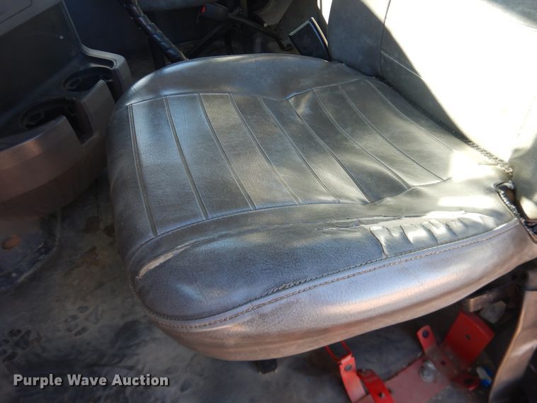 image for item DG1522 2015 Mack CHU613  semi truck