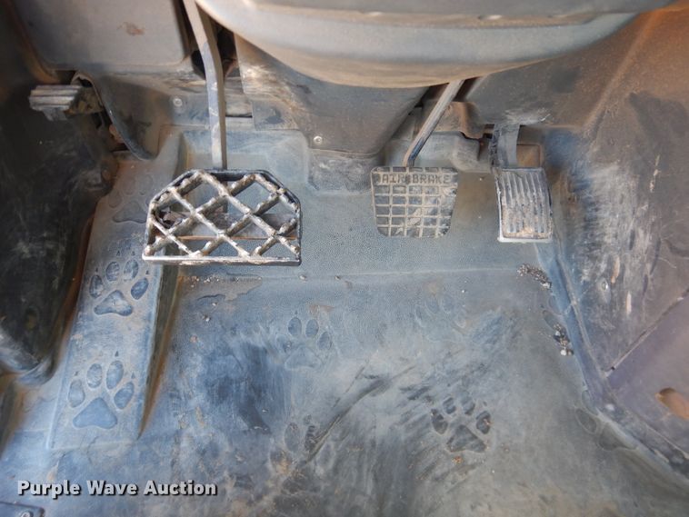 image for item DG1522 2015 Mack CHU613  semi truck