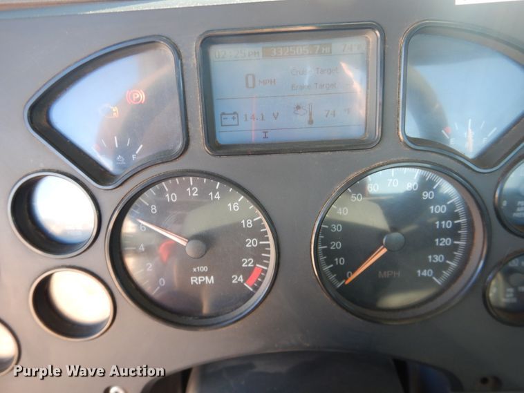 image for item DG1522 2015 Mack CHU613  semi truck