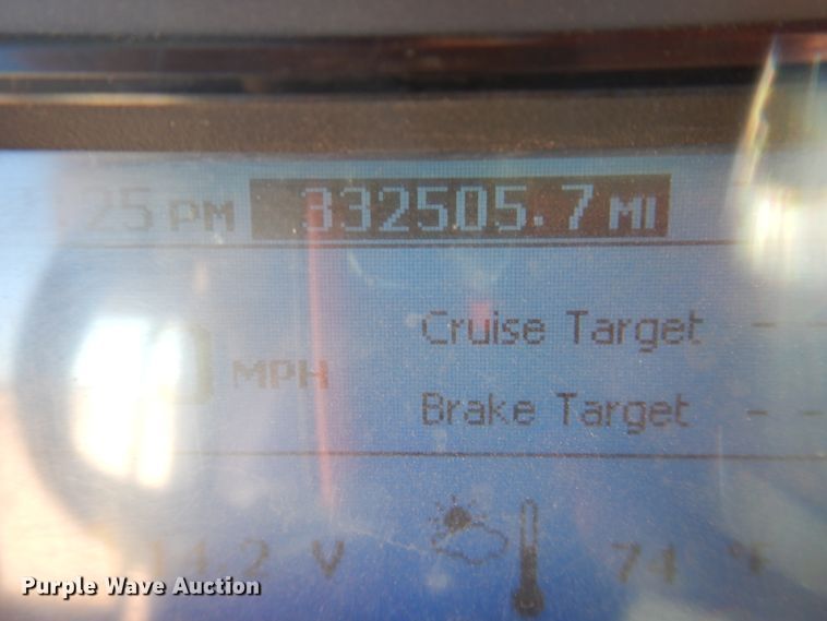 image for item DG1522 2015 Mack CHU613  semi truck