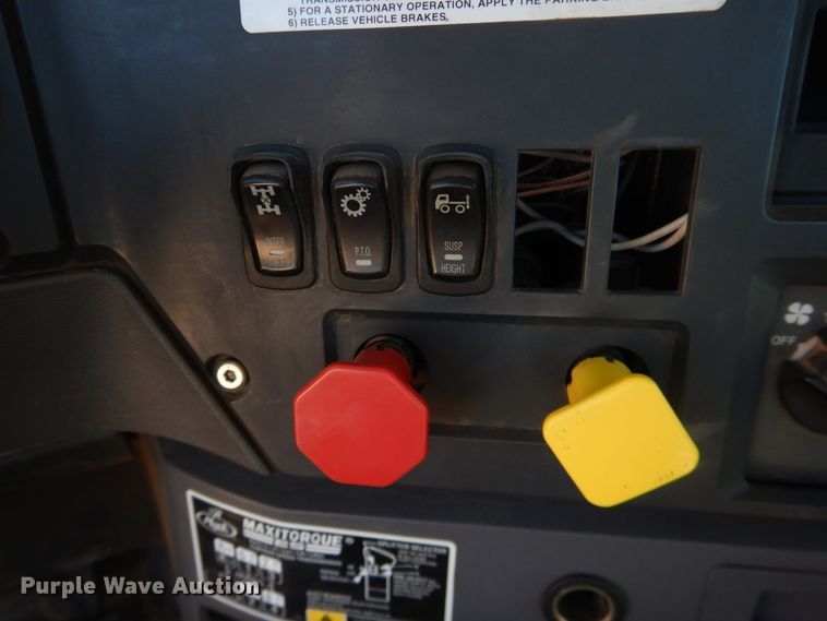 image for item DG1522 2015 Mack CHU613  semi truck