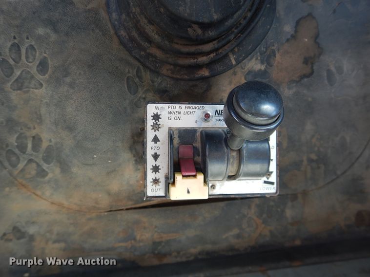 image for item DG1522 2015 Mack CHU613  semi truck