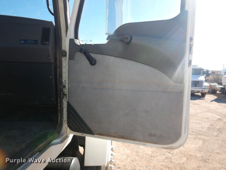 image for item DG1522 2015 Mack CHU613  semi truck