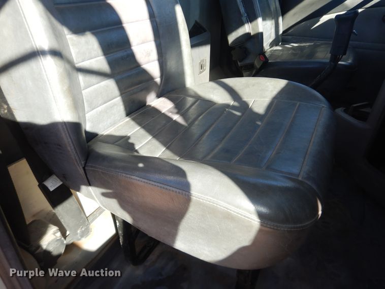 image for item DG1522 2015 Mack CHU613  semi truck