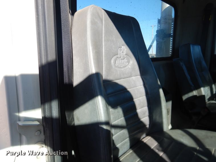 image for item DG1522 2015 Mack CHU613  semi truck