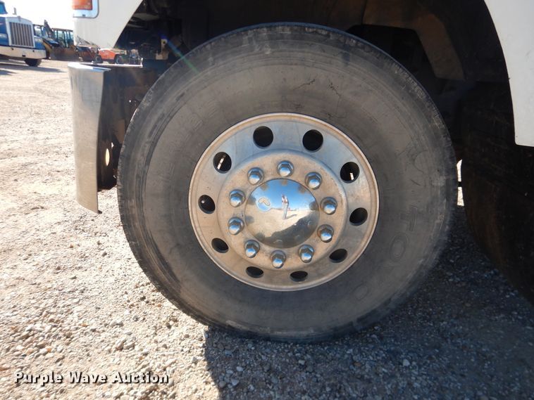 image for item DG1522 2015 Mack CHU613  semi truck