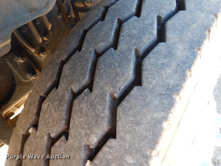 image for item DG1522 2015 Mack CHU613  semi truck