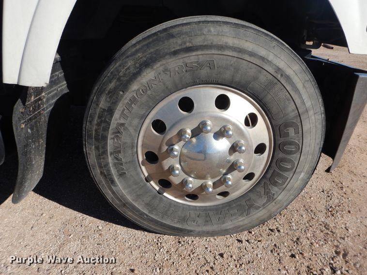 image for item DG1522 2015 Mack CHU613  semi truck