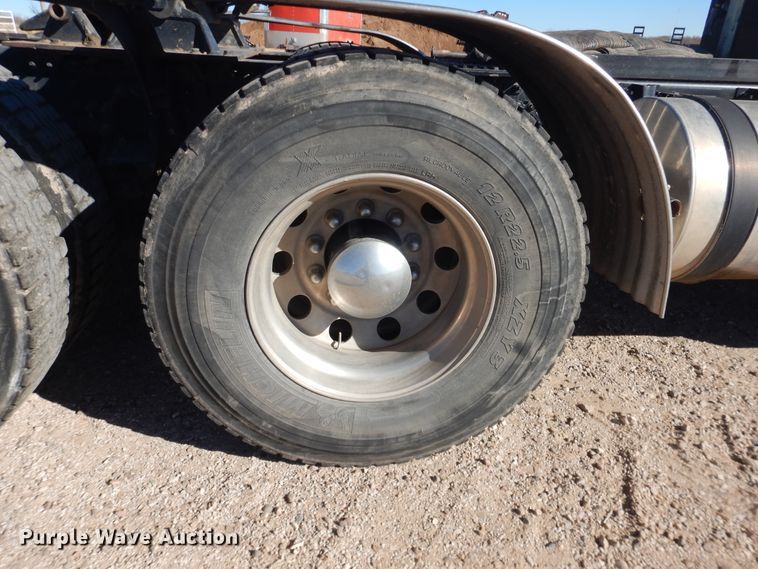 image for item DG1522 2015 Mack CHU613  semi truck