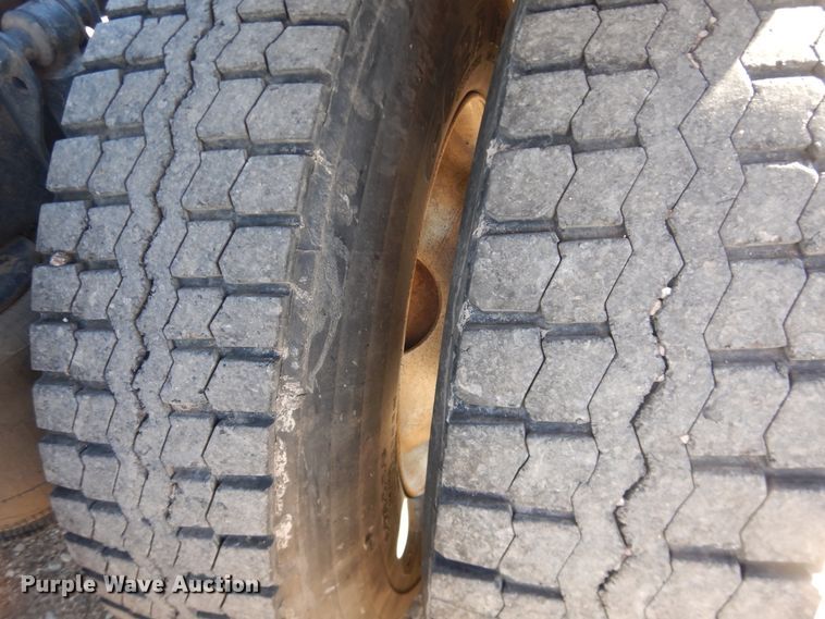 image for item DG1522 2015 Mack CHU613  semi truck