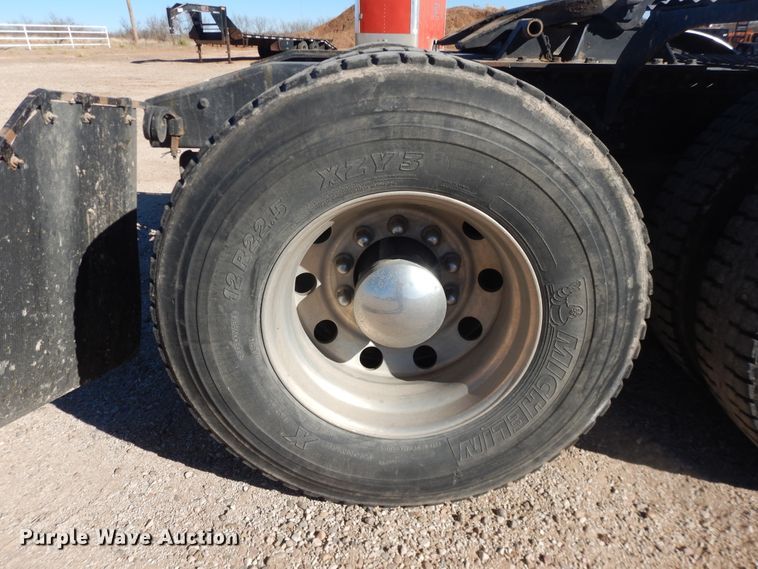 image for item DG1522 2015 Mack CHU613  semi truck