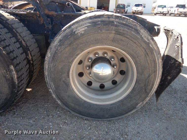 image for item DG1522 2015 Mack CHU613  semi truck