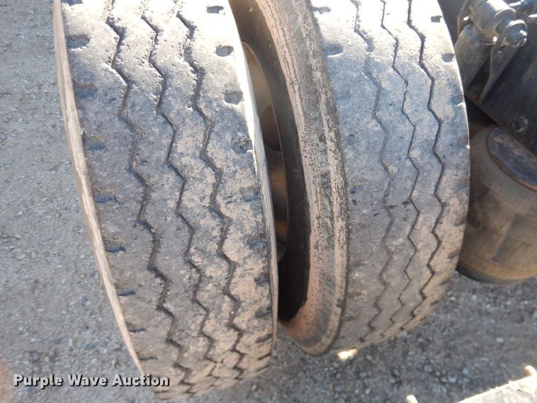 image for item DG1522 2015 Mack CHU613  semi truck