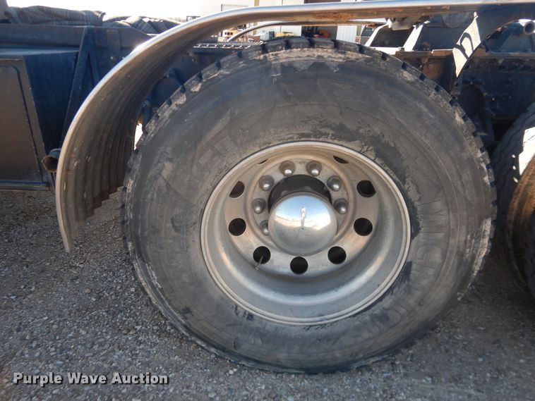 image for item DG1522 2015 Mack CHU613  semi truck