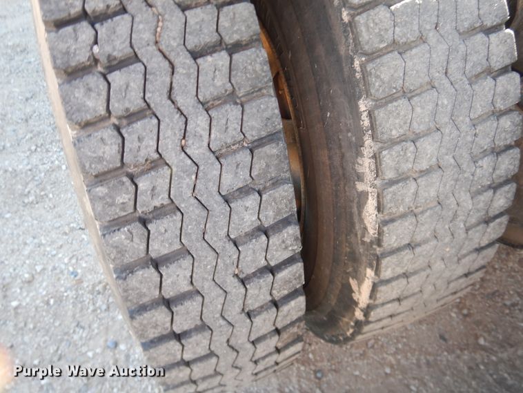 image for item DG1522 2015 Mack CHU613  semi truck