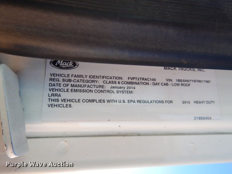 image for item DG1522 2015 Mack CHU613  semi truck