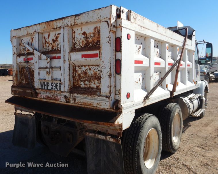 image for item DG1523 2000 Volvo VN  dump truck