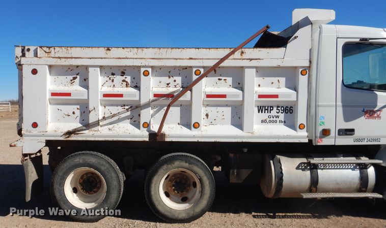 image for item DG1523 2000 Volvo VN  dump truck