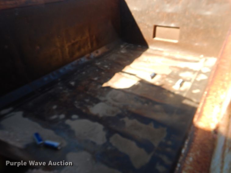 image for item DG1523 2000 Volvo VN  dump truck