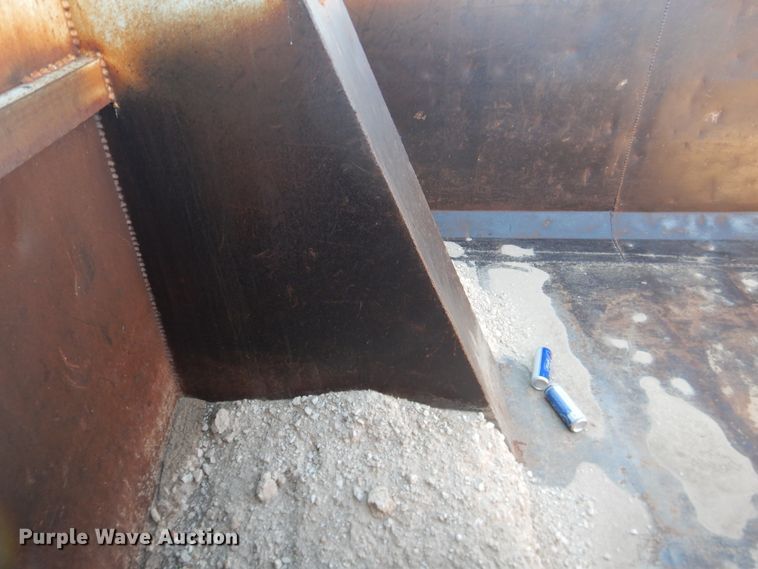 image for item DG1523 2000 Volvo VN  dump truck