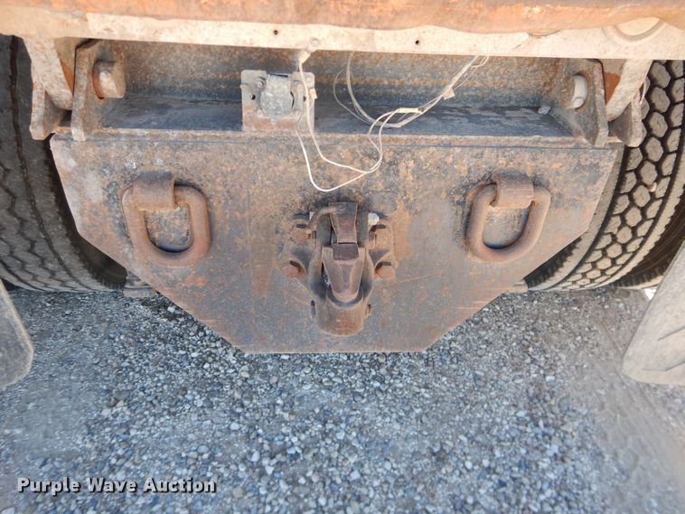 image for item DG1523 2000 Volvo VN  dump truck