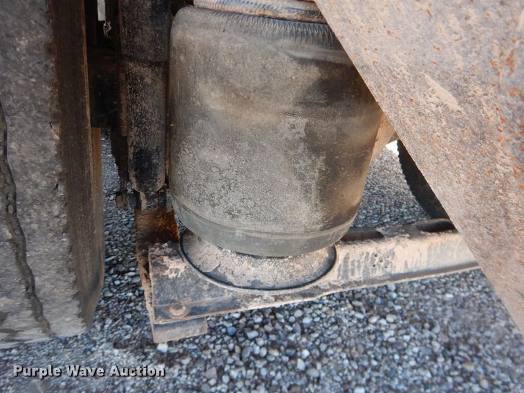image for item DG1523 2000 Volvo VN  dump truck