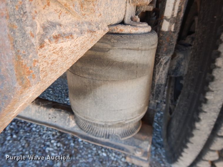 image for item DG1523 2000 Volvo VN  dump truck